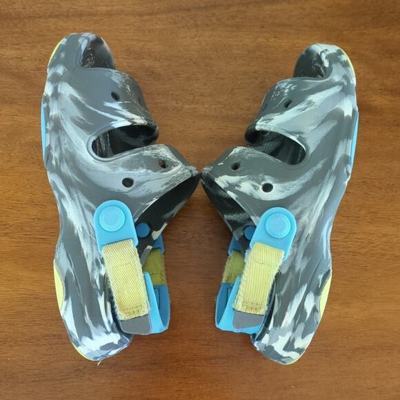 CROCS - KIDS CLS ALL-TERRAIN MARBLED SANDAL J2 and J3 - Picture 6 of 8